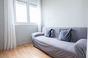 Modern apt with Increbilbe Athens Views