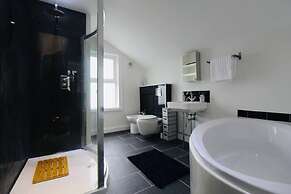 Remarkable 3-bed House in Bath