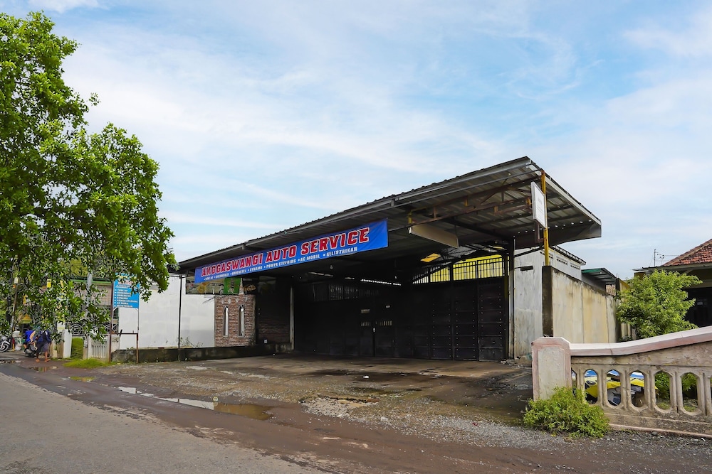 Hotel O Kost Auto Syariah Anggaswangi