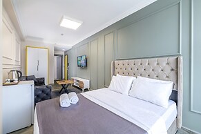 The Royal Luxury Hotel