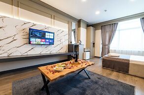 The Royal Luxury Hotel