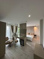 The Deck Otel