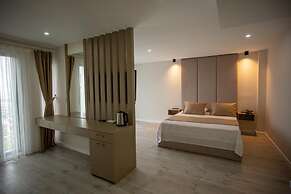 The Deck Otel