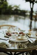 The Deck Otel