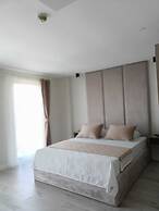 The Deck Otel