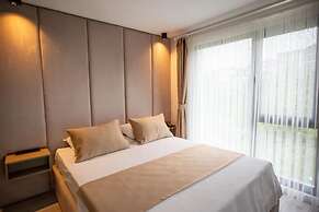 The Deck Otel