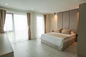 The Deck Otel
