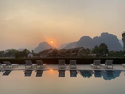Lisha Grand Riverside Hotel