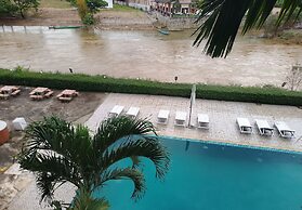 Lisha Grand Riverside Hotel