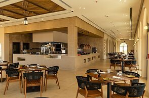 Bab Al Nojoum Bateen Liwa