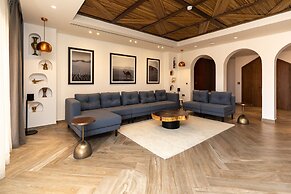 Bab Al Nojoum Bateen Liwa