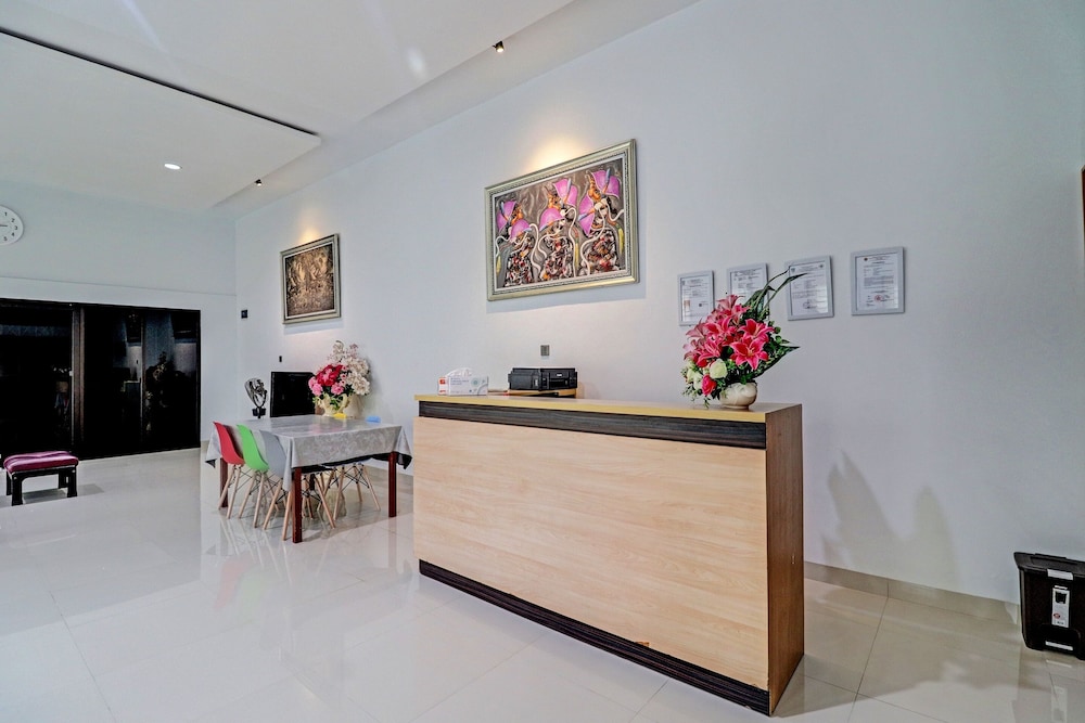OYO 92057 Reny Kost Syariah