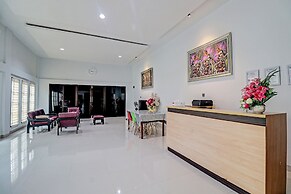 OYO 92057 Reny Kost Syariah