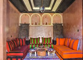 Room-authentic and Pittoresque Room for