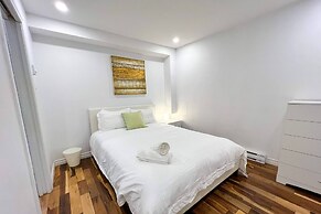 Chic Townhome With Garage Dt Mtl