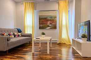 Chic Townhome With Garage Dt Mtl