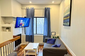 Chic Townhome With Garage Dt Mtl