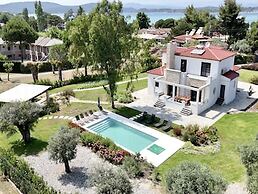 Luxury Rental Villa for 14 People