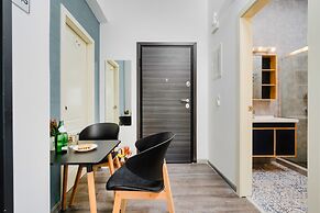 Sanders Home Suites - Charming Downtown Studio