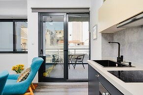 Sanders Home Suites - Charming Downtown Studio