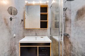 Sanders Home Suites - Charming Downtown Studio