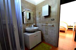 Comfortable Three-room Villa Located in Torre Dell'orso on the Ground 