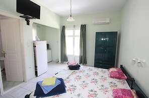 Room-pelagos Studios by Frangki