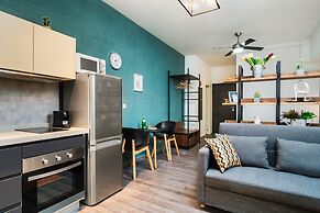 Sanders Home Suites - Inviting Downtown Studio