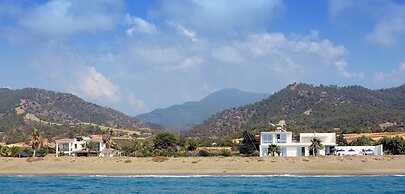 Blue - Beach Front Spectacular Villa Sleeps 10