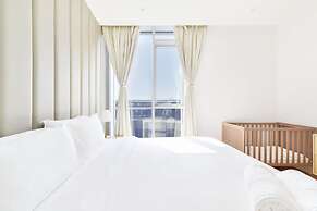 Premium 2 plus1BR condo Bluewater Island
