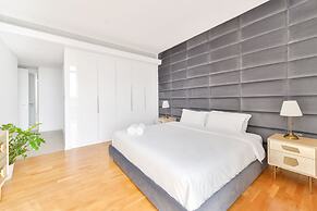 Premium 2 plus1BR condo Bluewater Island