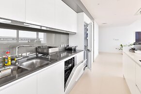 Premium 2 plus1BR condo Bluewater Island