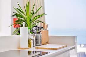 Premium 2 plus1BR condo Bluewater Island