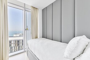 Premium 2 plus1BR condo Bluewater Island
