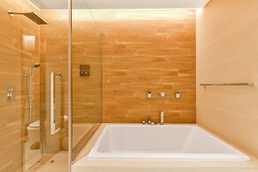 Premium 2 plus1BR condo Bluewater Island