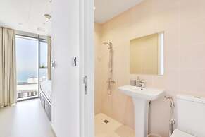 Premium 2 plus1BR condo Bluewater Island