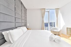 Premium 2 plus1BR condo Bluewater Island