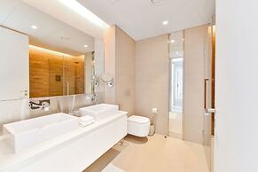 Premium 2 plus1BR condo Bluewater Island