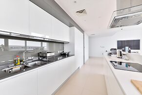 Premium 2 plus1BR condo Bluewater Island