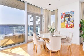 Premium 2 plus1BR condo Bluewater Island