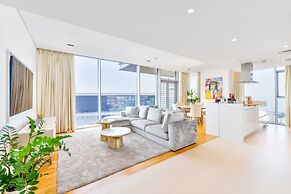 Premium 2 plus1BR condo Bluewater Island