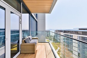 Premium 2 plus1BR condo Bluewater Island