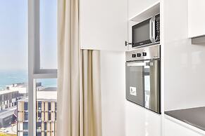 Premium 2 plus1BR condo Bluewater Island