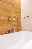 Premium 2 plus1BR condo Bluewater Island