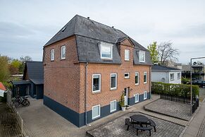 1 Bed Apartment Sleeps 2 With Parking, Wifi, Tv