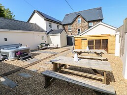 Teifi Villa