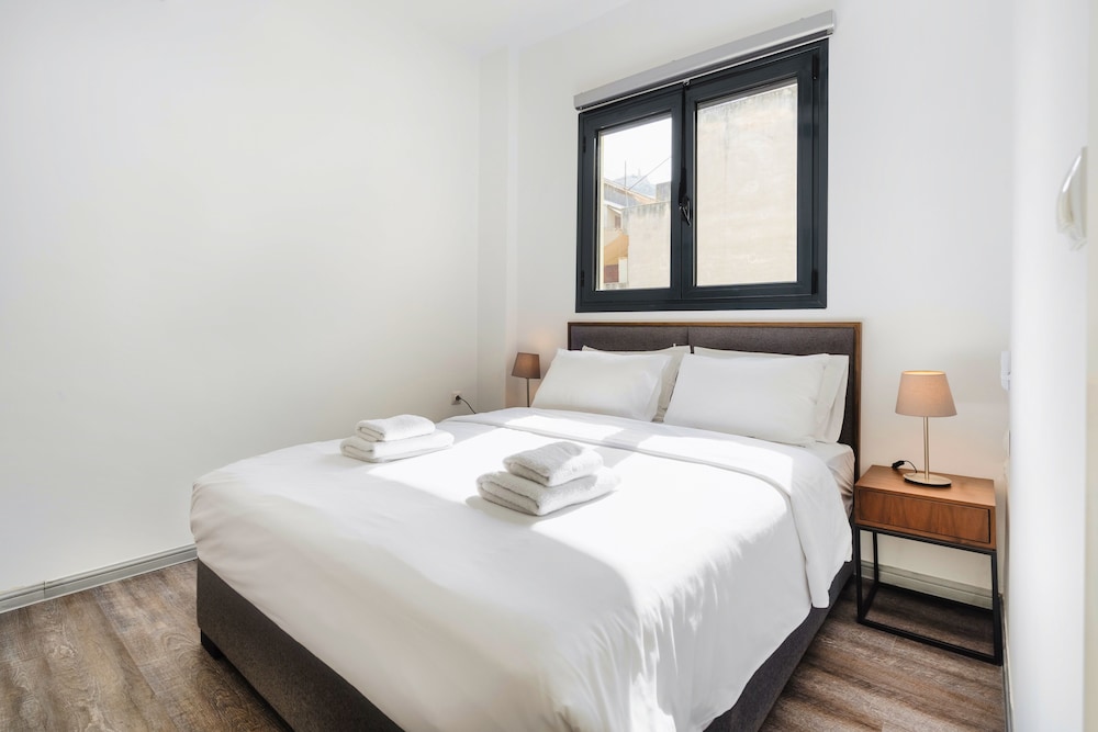 Sanders Home Suites - Bright Downtown 2-bdr. Apt