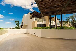 Moots Tulum