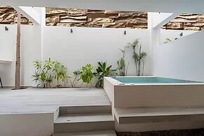Moots Tulum