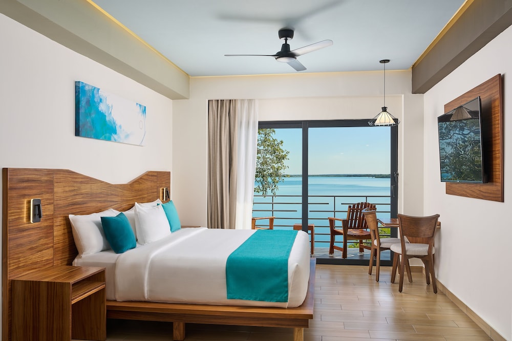 Cristalino Lagoon Front Hotel Restaurant & SPA - Adults Only